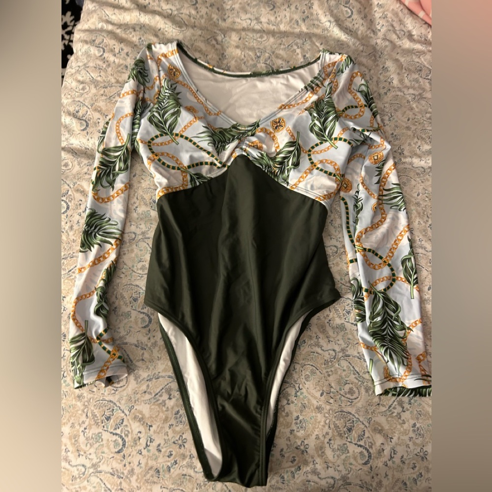 Long sleeve bath suit size medium